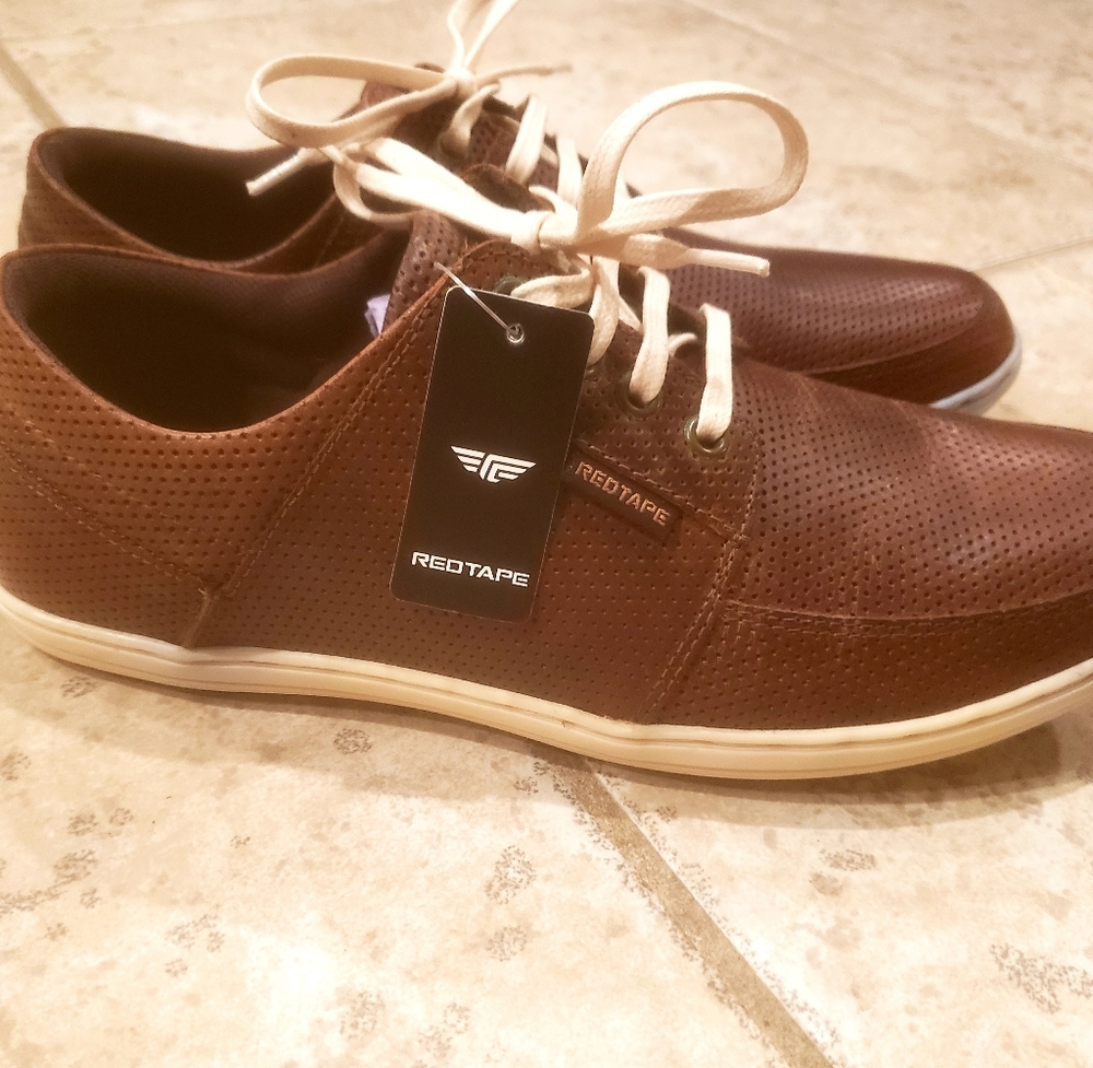 Red Tape Men's Size 10 Work Loafers/ Sneakers